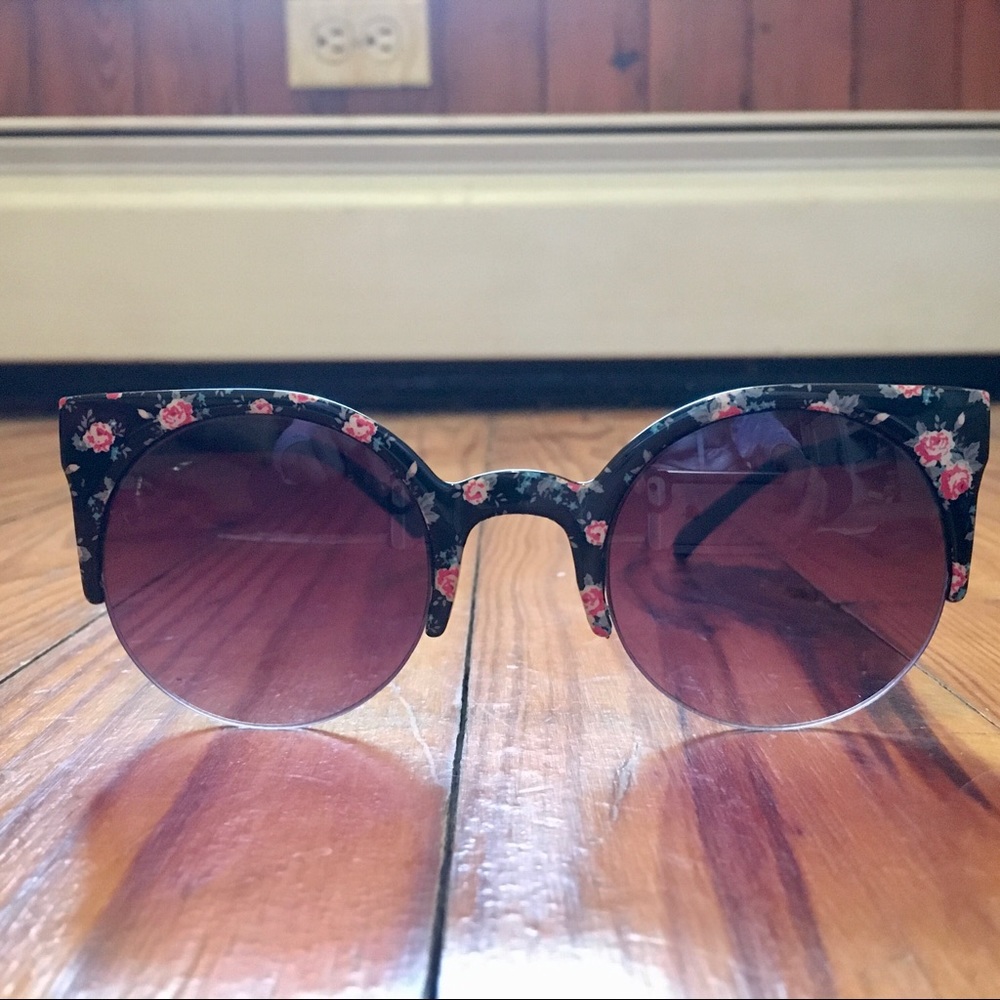 Perverse Sunglasses 🕶 Floral and black frame, tinted round lenses